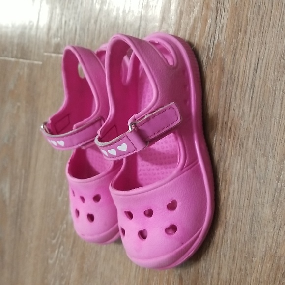 (10) Perforated Mary Jane Sandals Beach Water-Friendly Heart Patterned Kawaii - Picture 4 of 7